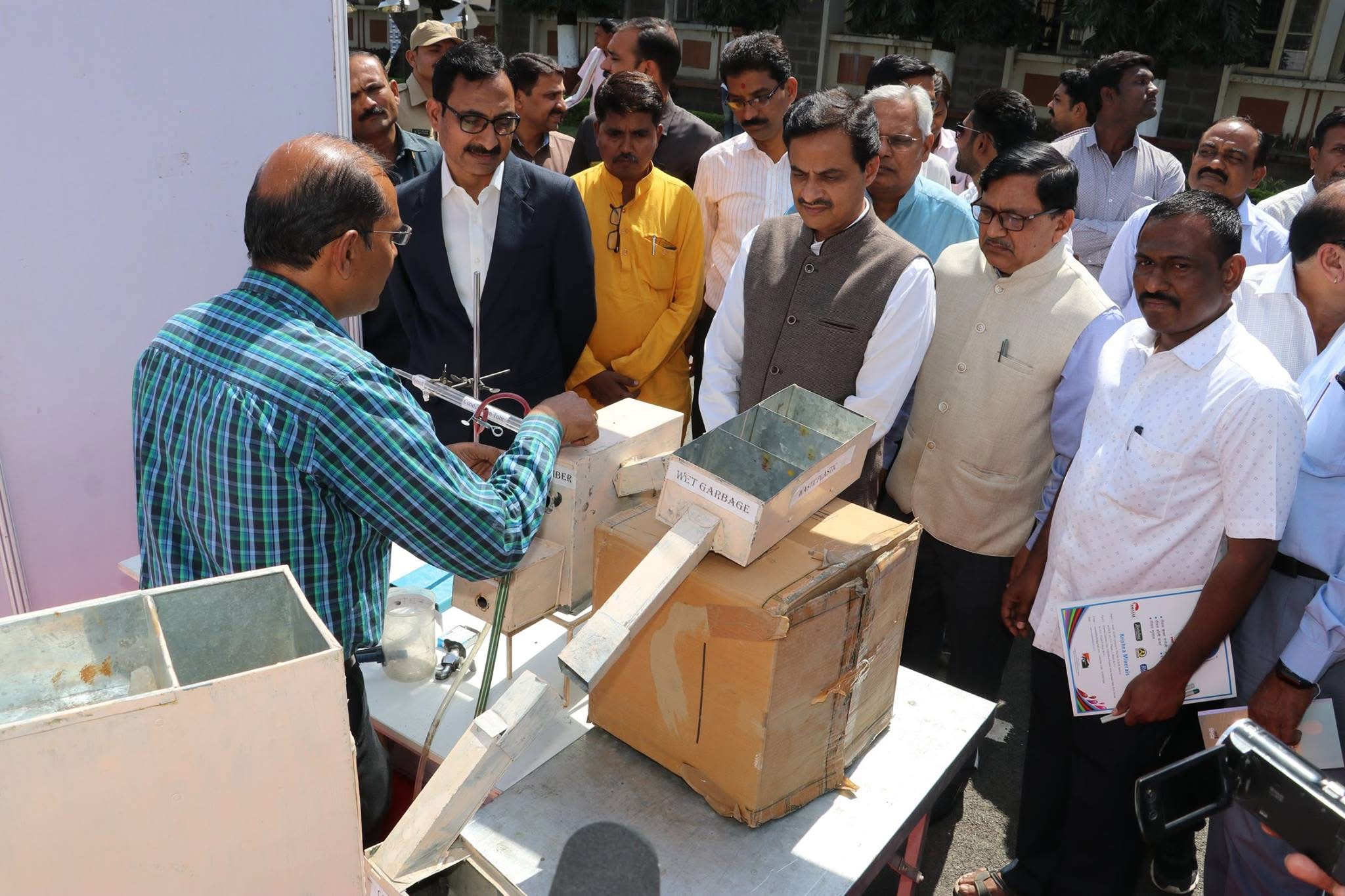 Young entrepreneurs at a Navayuvak ecosystem event